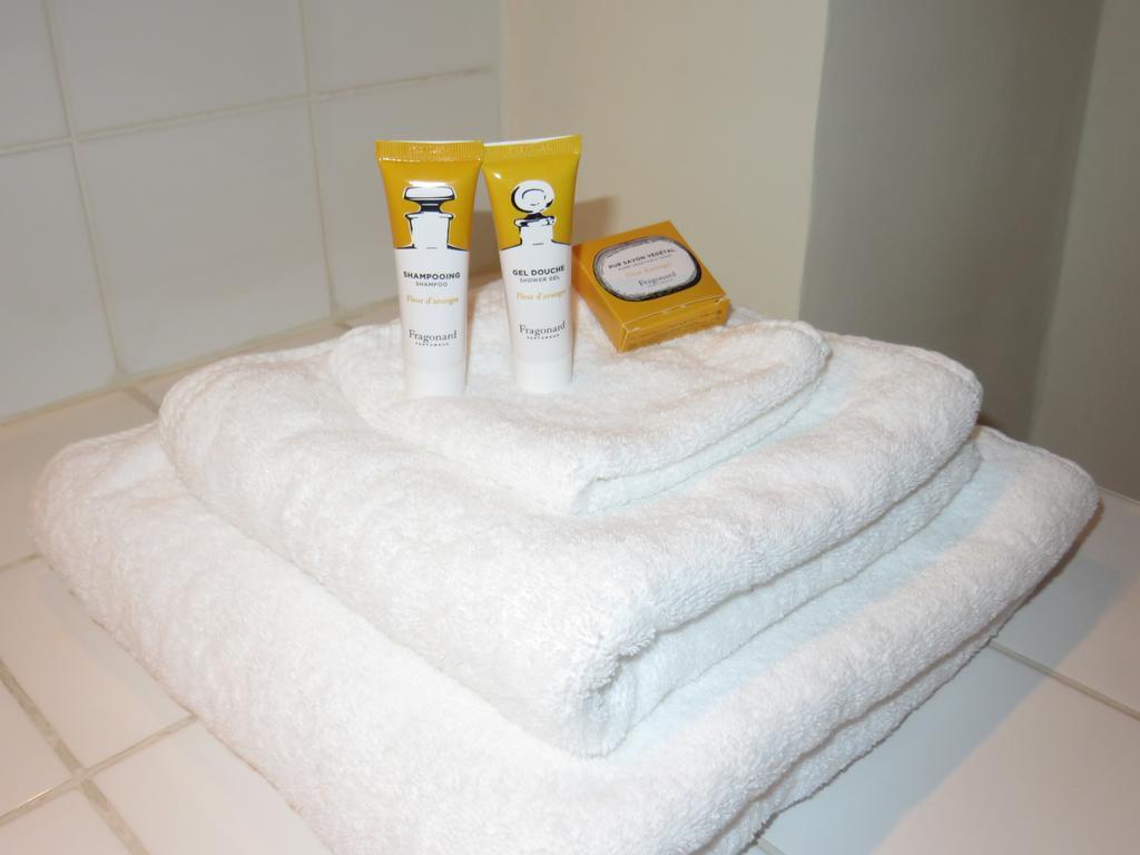 Le Clos Des Canebiers Bed and Breakfast Grasse Kamer foto