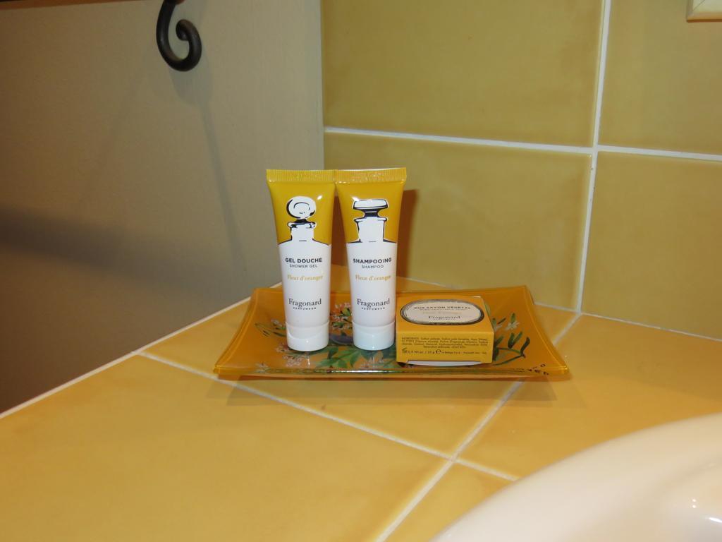 Le Clos Des Canebiers Bed and Breakfast Grasse Kamer foto