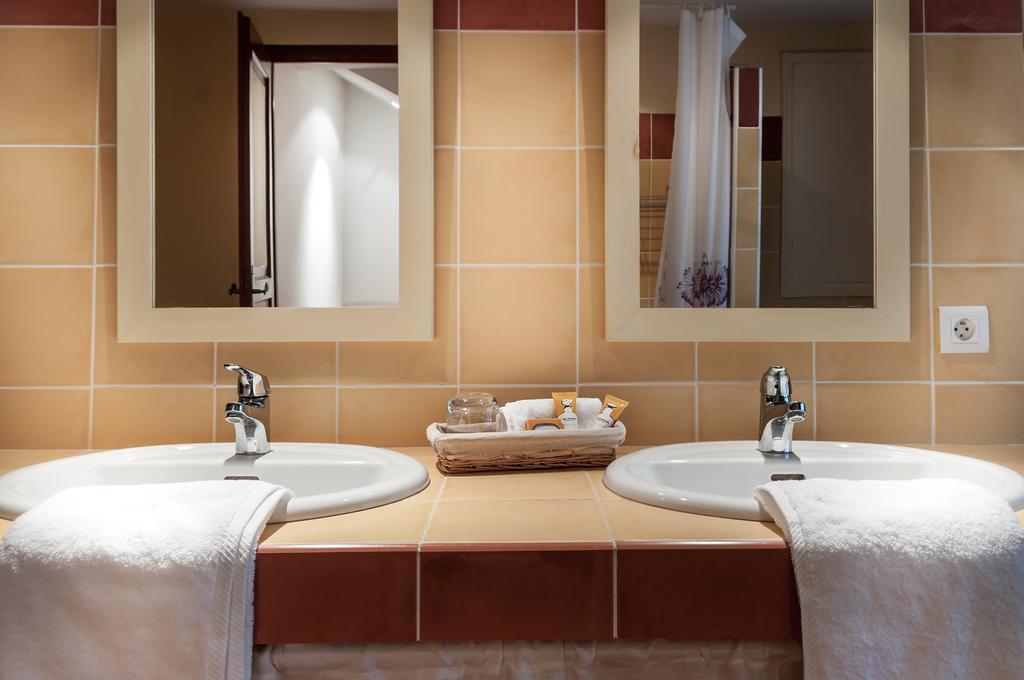 Le Clos Des Canebiers Bed and Breakfast Grasse Kamer foto
